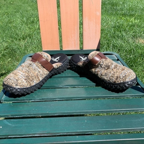 Corkys Footwear Brown Fleece Clogs - Picture 5 of 6